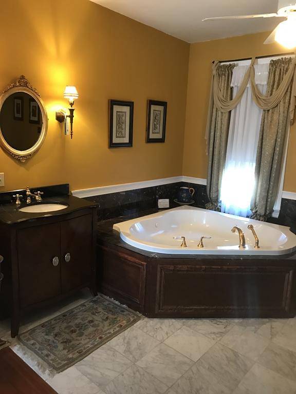 Edgewood Manor Inn Bed And Breakfast Providence Bagian luar foto