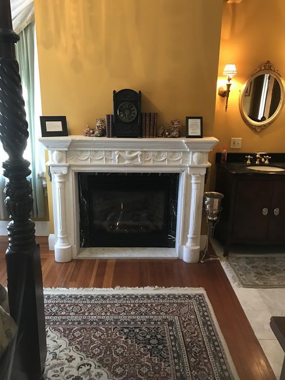 Edgewood Manor Inn Bed And Breakfast Providence Bagian luar foto